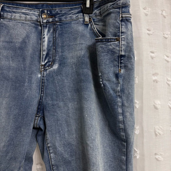 Like New XXL Crop Flare Jeans High Waist Rip Distressed Wide Leg Stretch Raw Hem - Picture 10 of 11